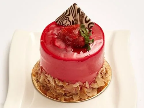 Çilekli Pasta (Adet)