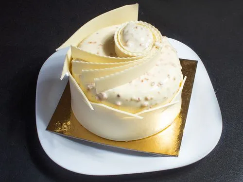 Beyaz Çikolatalı Muzlu Pasta (No. 0)